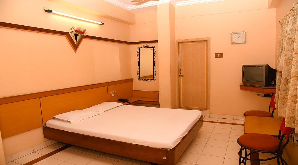 Hotel Vishnu Residency Visakhapatnam Exteriör bild