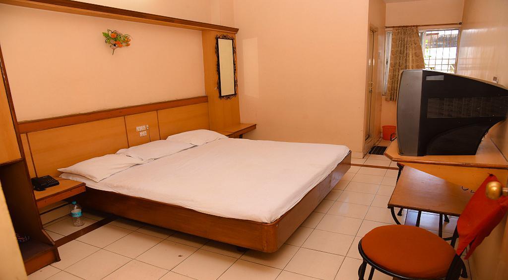 Hotel Vishnu Residency Visakhapatnam Exteriör bild