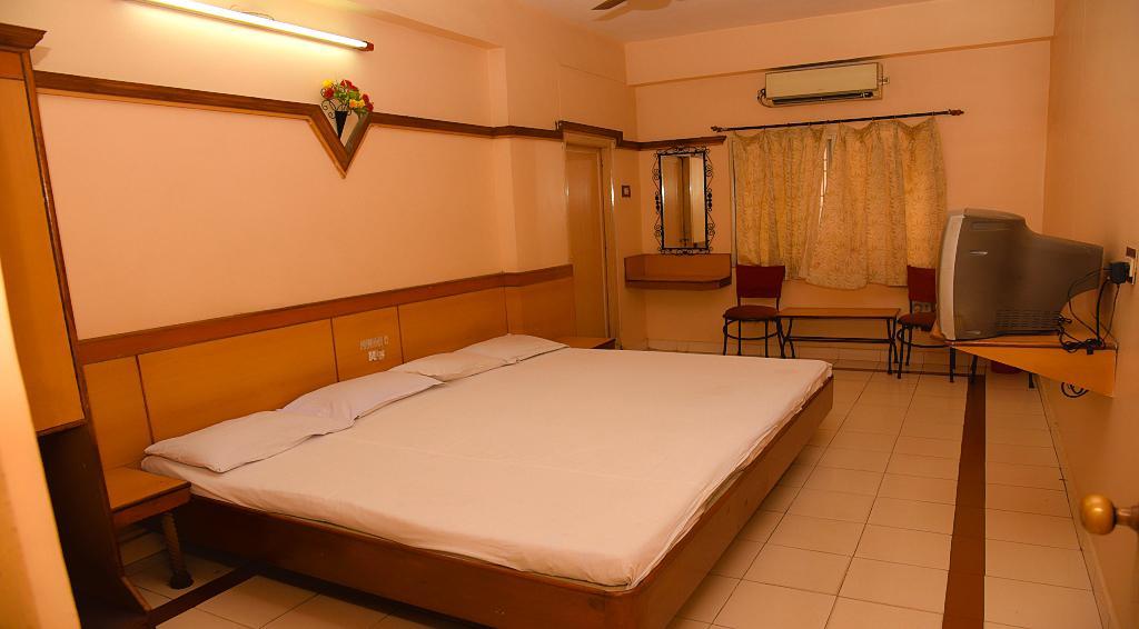 Hotel Vishnu Residency Visakhapatnam Exteriör bild