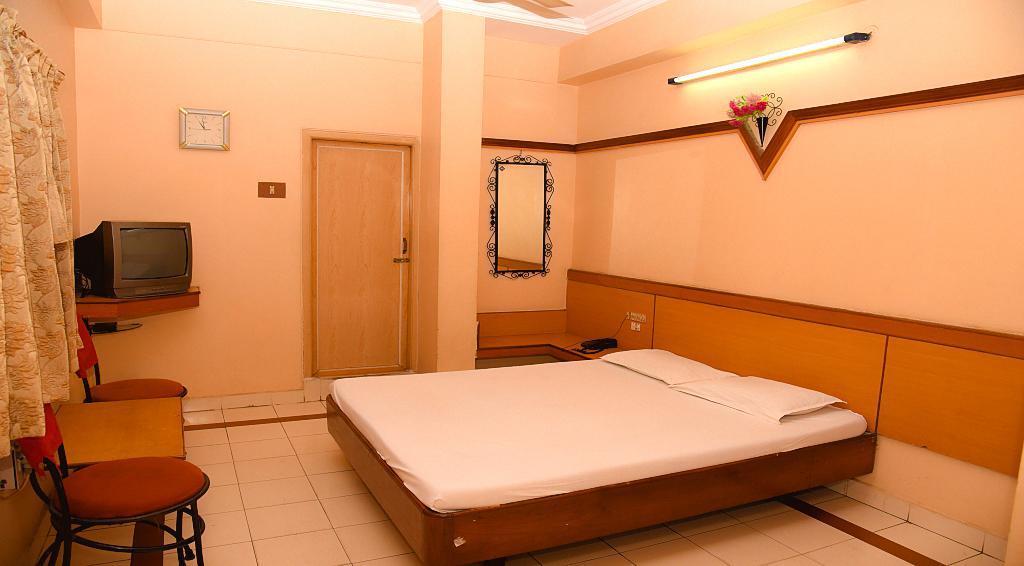 Hotel Vishnu Residency Visakhapatnam Exteriör bild